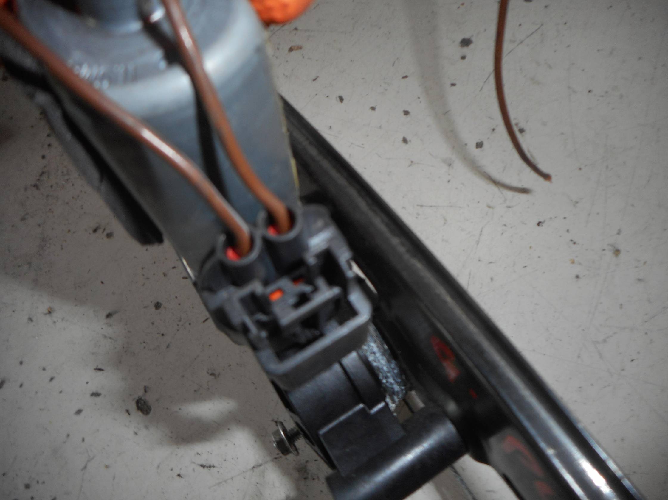 Alzacristallo elettr. porta ant. sx.